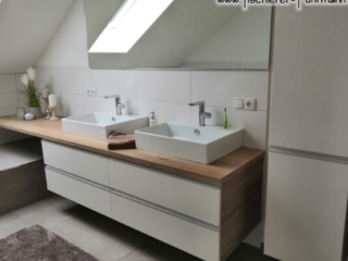 Waschtisch mit Ladenschrank