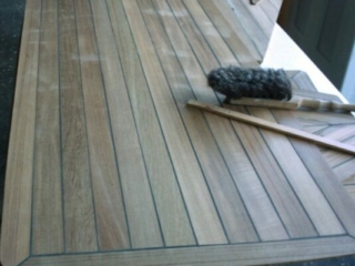 Teakdeck f&uuml;r Segelyacht