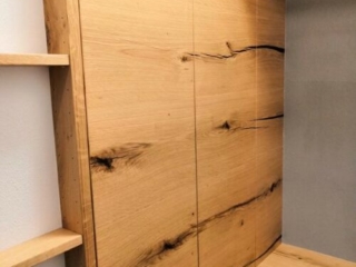 Verbau Z&auml;hlerkasten in Risseiche mit durchlaufender Holzmaserung