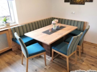 Tisch in Wildeiche mit Gestell in Wildeiche gebeizt