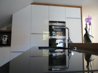 Hochglanzküche vom Tischler