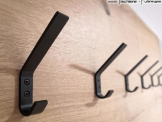 Garderobenhaken in schwarz ....