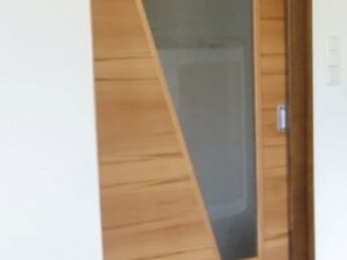 Schiebet&uuml;re in Kernbuche und Glas
