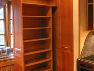 Raumhoher Apthekerschrank