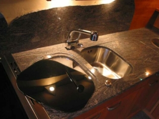 Edelstahl Spüle mit Glasabdeckung in Sicherheitsglas Ausführung