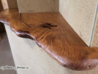 Ablagebord in Eiche mit Naturkante