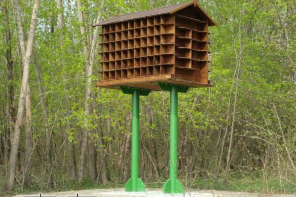 Taubenhaus im Donaubereich zur Taubenabwehr