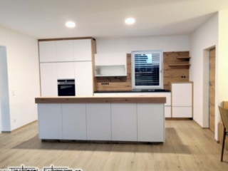 Wei&szlig; matte K&uuml;che mit Fenix NTM Fronten