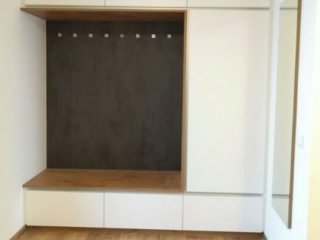 Vorzimmer in wei&szlig; mit Beton Optik