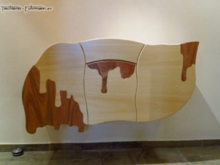 Vorzimmerschrank in Koto furniert mit Kirsche