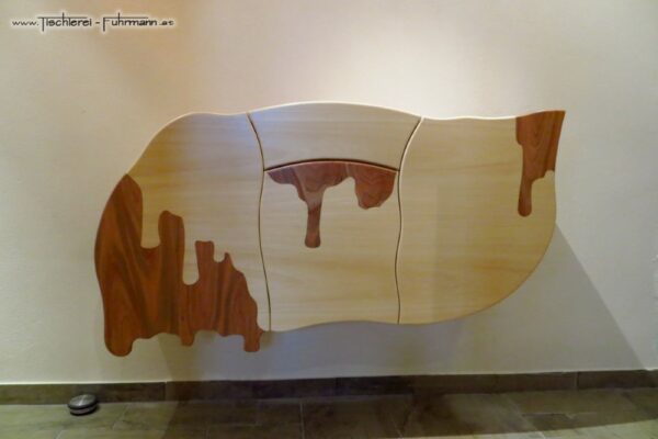 Vorzimmerschrank in Koto furniert mit Kirsche