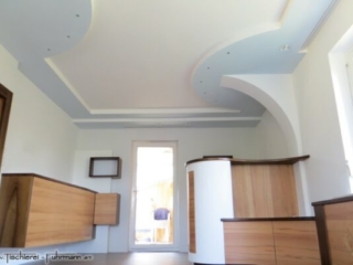 Deckengestaltung geschwungen