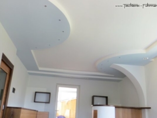 Deckengestaltung mit Beleuchtung