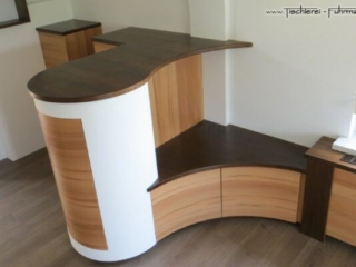 Geschwungene Wohnzimmerschr&auml;nke